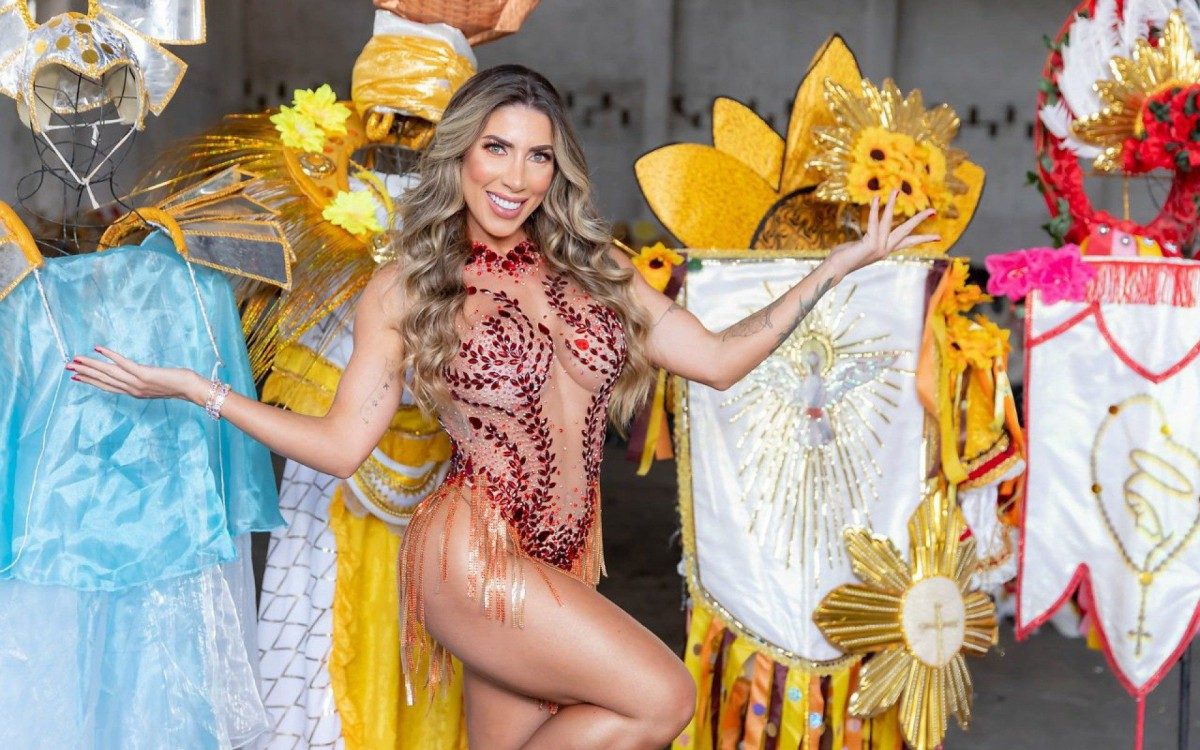 Tati Minerato é a nova rainha de bateria da Porto da Pedra