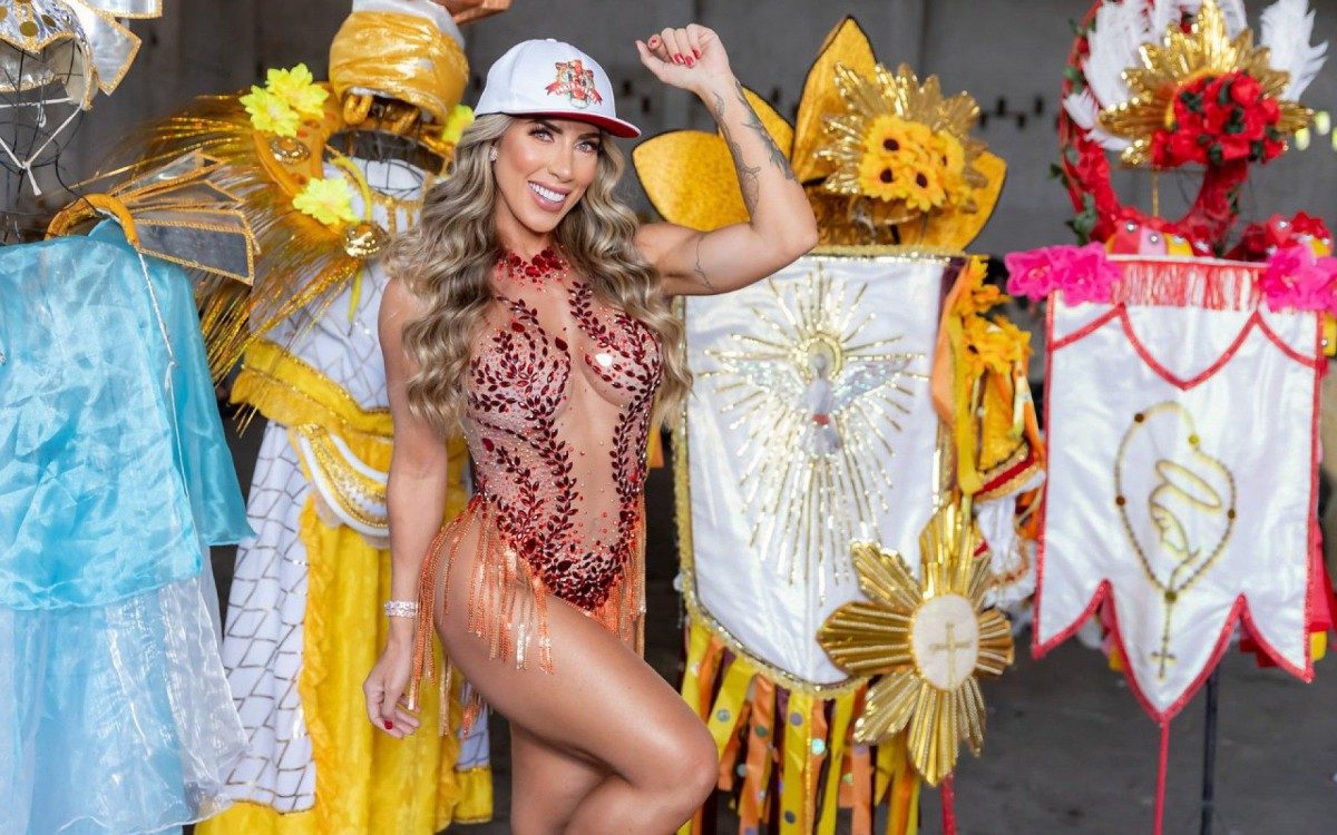 Tati Minerato é a nova rainha de bateria da Porto da Pedra