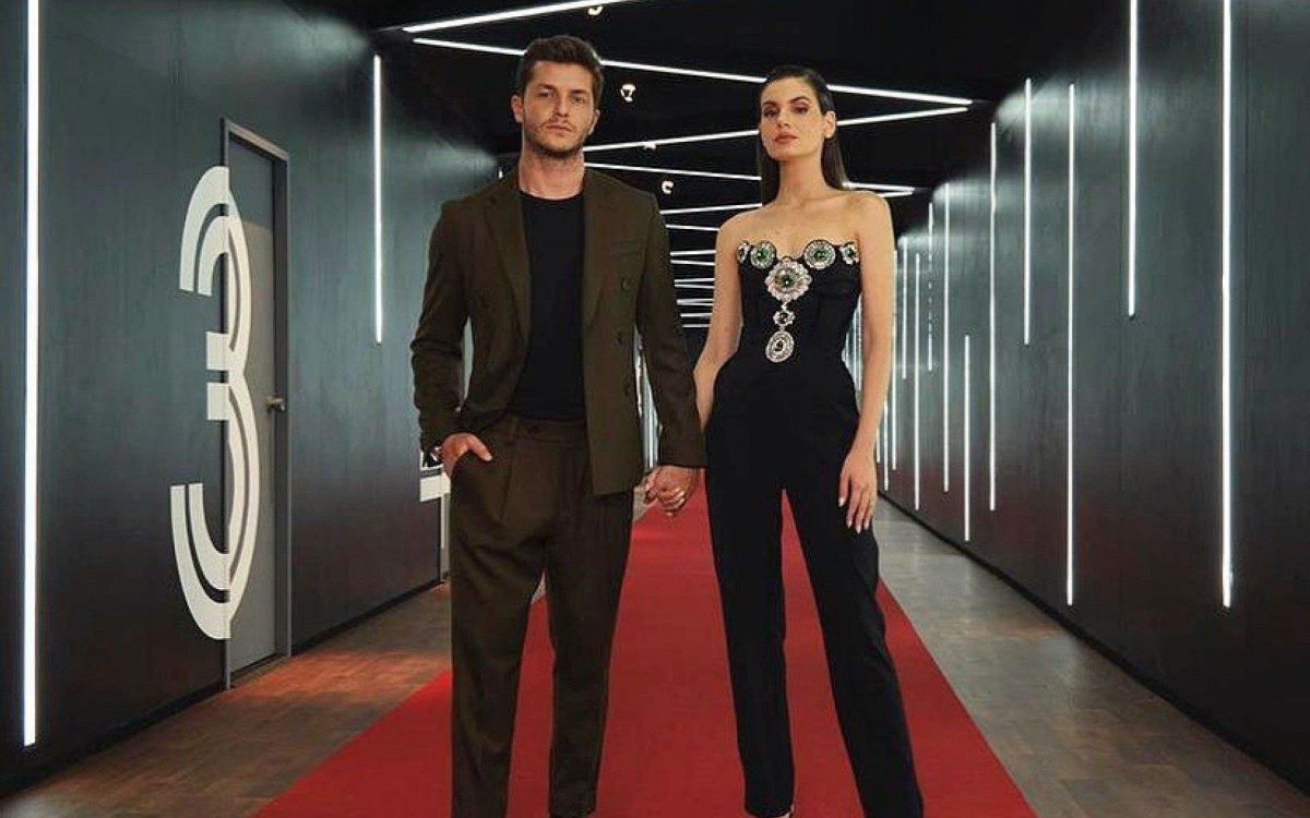 Klebber Toledo e Camila Queiroz 