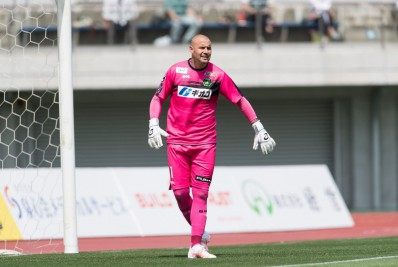 Ex-goleiro do Fluminense comemora estreia no Japão