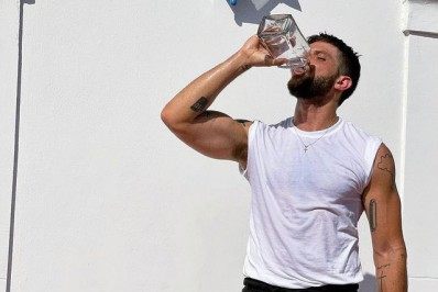 Que homem! Chay Suede posta foto e faz sucesso nas redes sociais