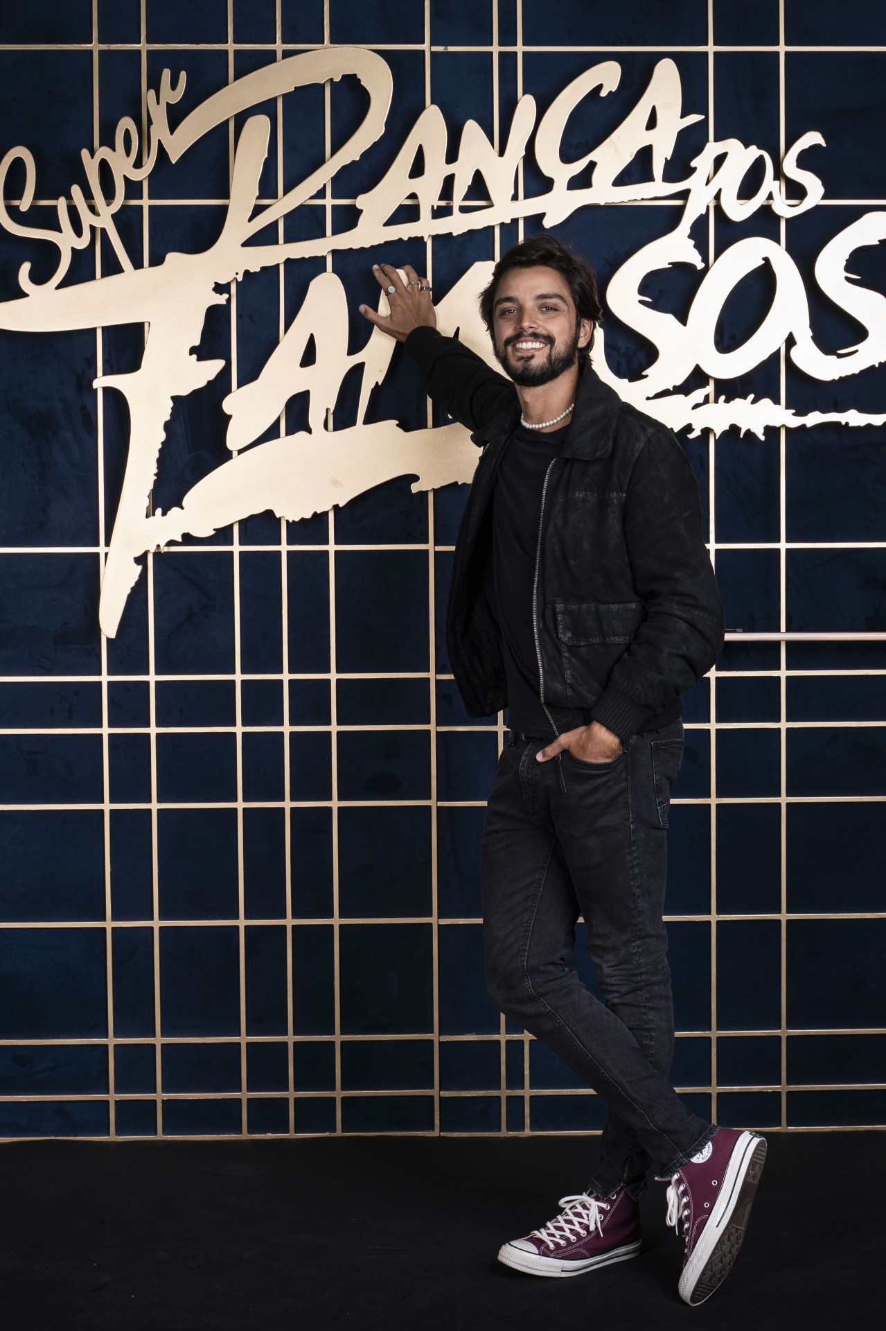 Rodrigo Simas - Rodrigo Simas
      Caption