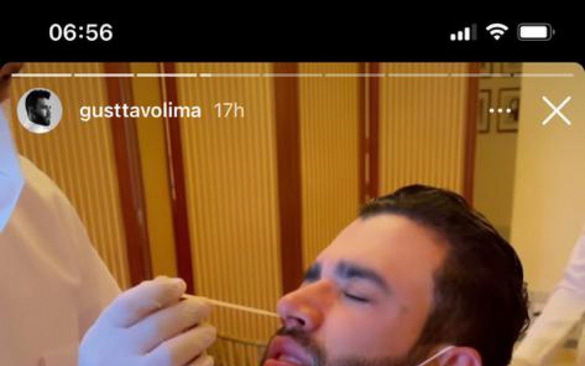 Gusttavo Lima faz teste da Covid-19 no Copacabana Palace