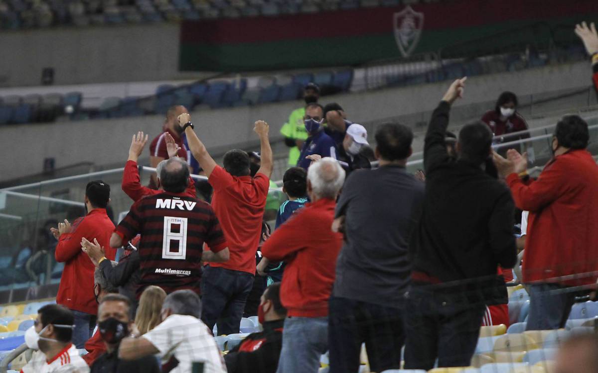 Rio de Janeiro 15/05/2021 - Torcida do Flamengo durante partida contra a equipe do Fluminense v&aacute;lida palas finais do Carioca 2021. Foto: Luciano Belford/Agencia O Dia