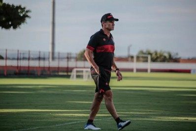 Após pouco mais de um mês, Jorginho pede demissão e deixa o Atlético-GO