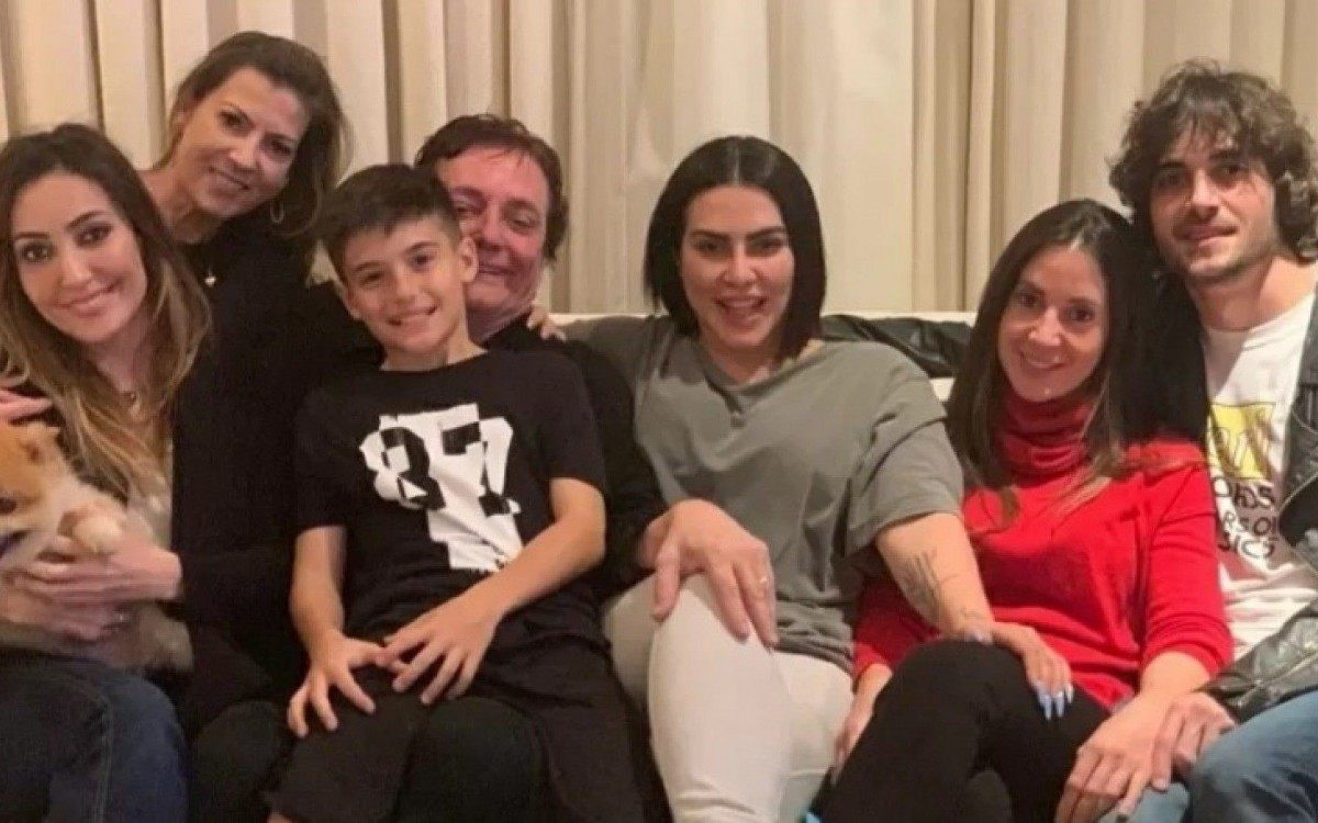 F&aacute;bio Jr. com os filhos Fiuk, Cleo, Tain&aacute;, Z&aacute;ion, Krizia e a mulher, Fernanda Pascucci
