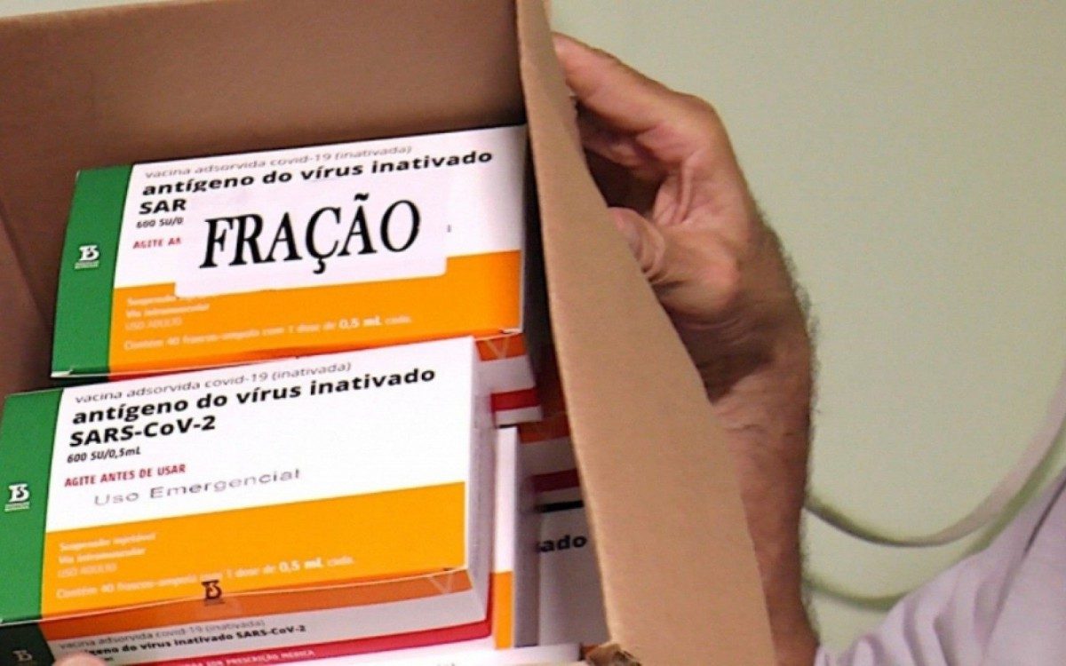 Segundo a Prefeitura, entre as doses recebidas 610 s&atilde;o da CoronaVac e 490 s&atilde;o da AstraZeneca