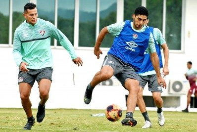 A caminho de clube árabe, Michel Araújo faz último treino e se despede de companheiros do Fluminense