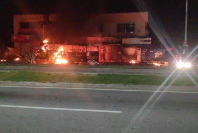 Quatro pessoas ficam feridas em acidente envolvendo ônibus em Niterói 