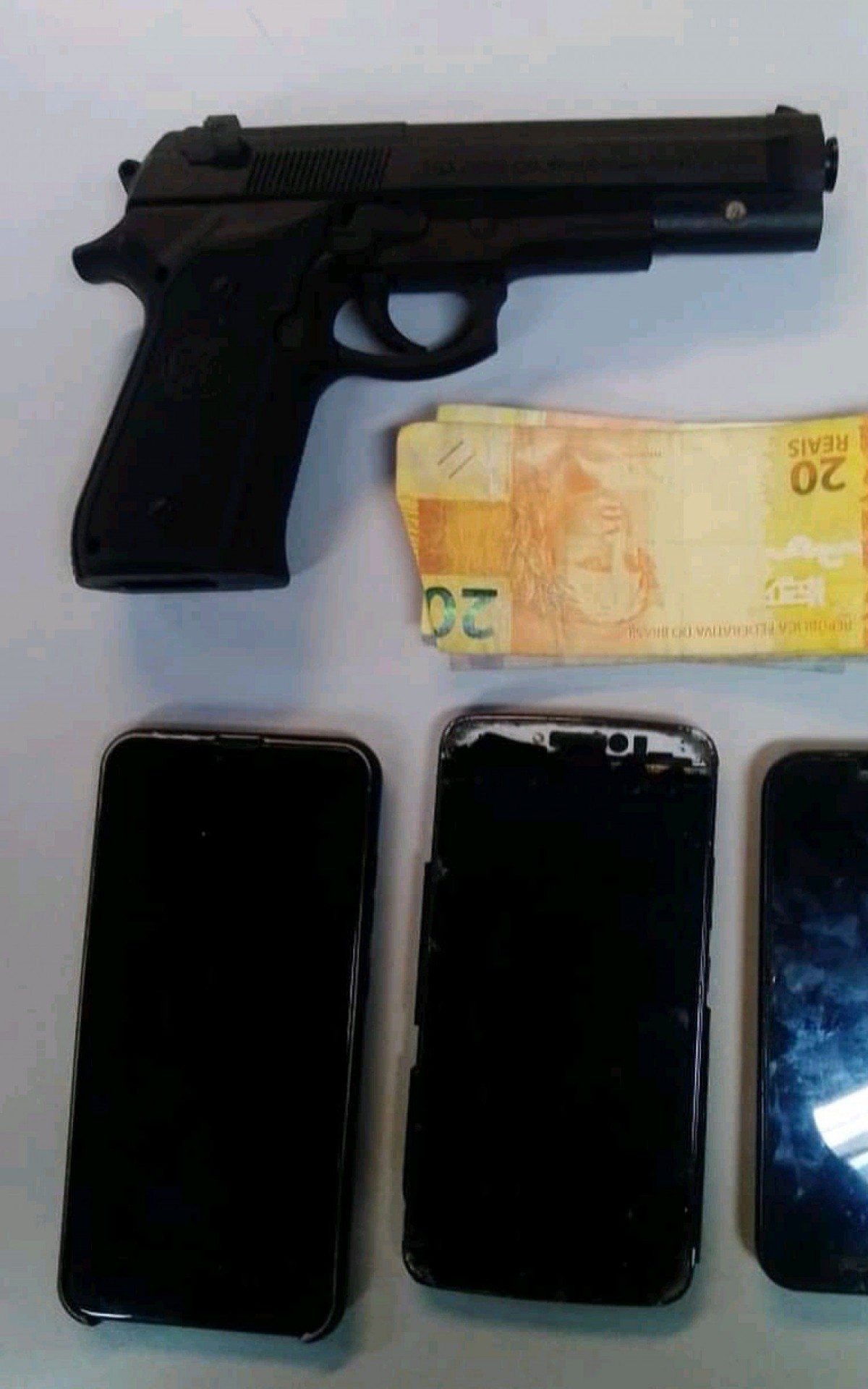 Os PMS recuperaram celulares e dinheiro