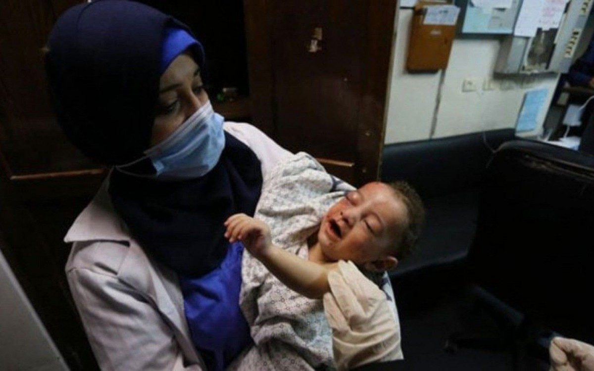 Mahammad contou que seu filho chegou ao hospital muito machucado, com o "f&ecirc;mur quebrado e ferimentos por todo o corpo, mas, felizmente, depois dos primeiros cuidados, ele est&aacute; est&aacute;vel."