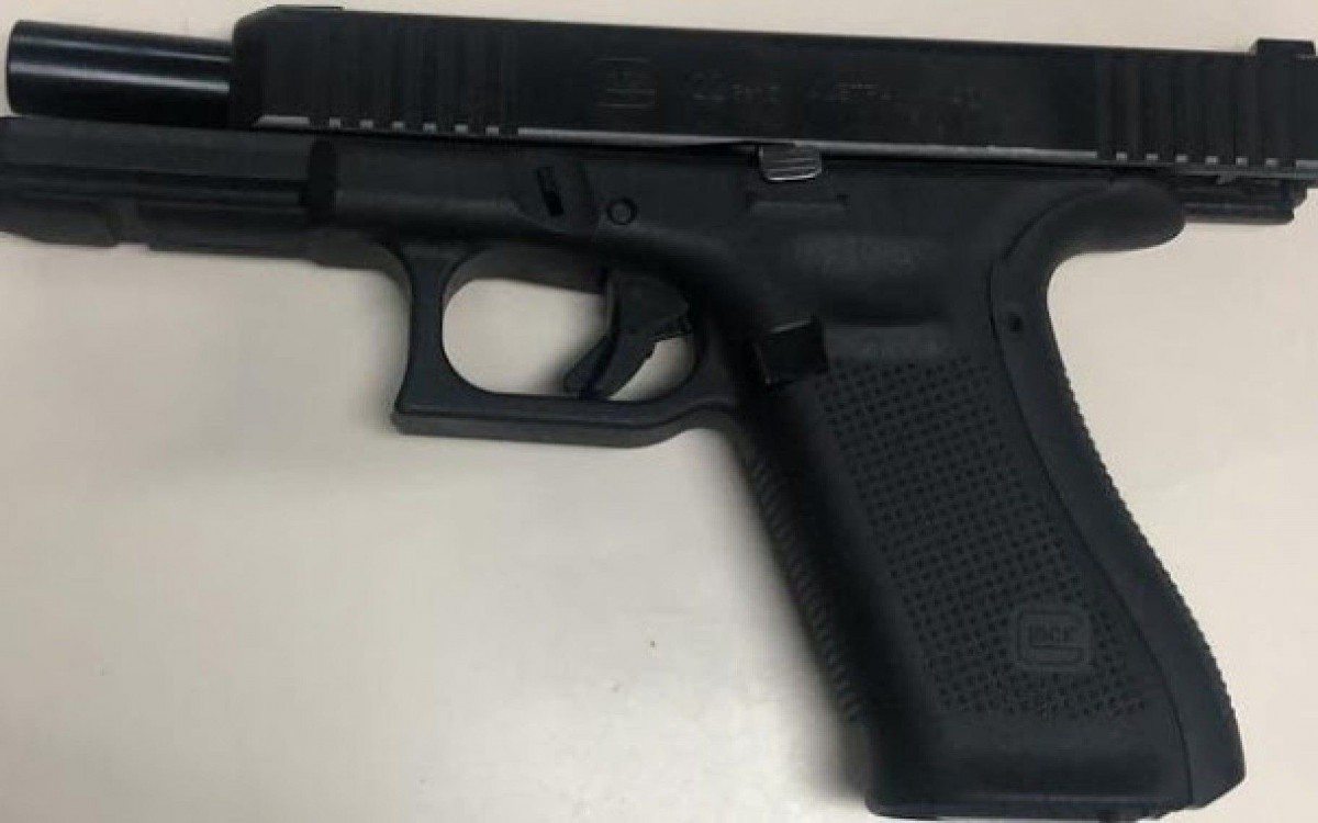 Segundo informa&ccedil;&otilde;es, a apreens&atilde;o aconteceu ap&oacute;s os agentes serem acionados para uma ocorr&ecirc;ncia de amea&ccedil;a