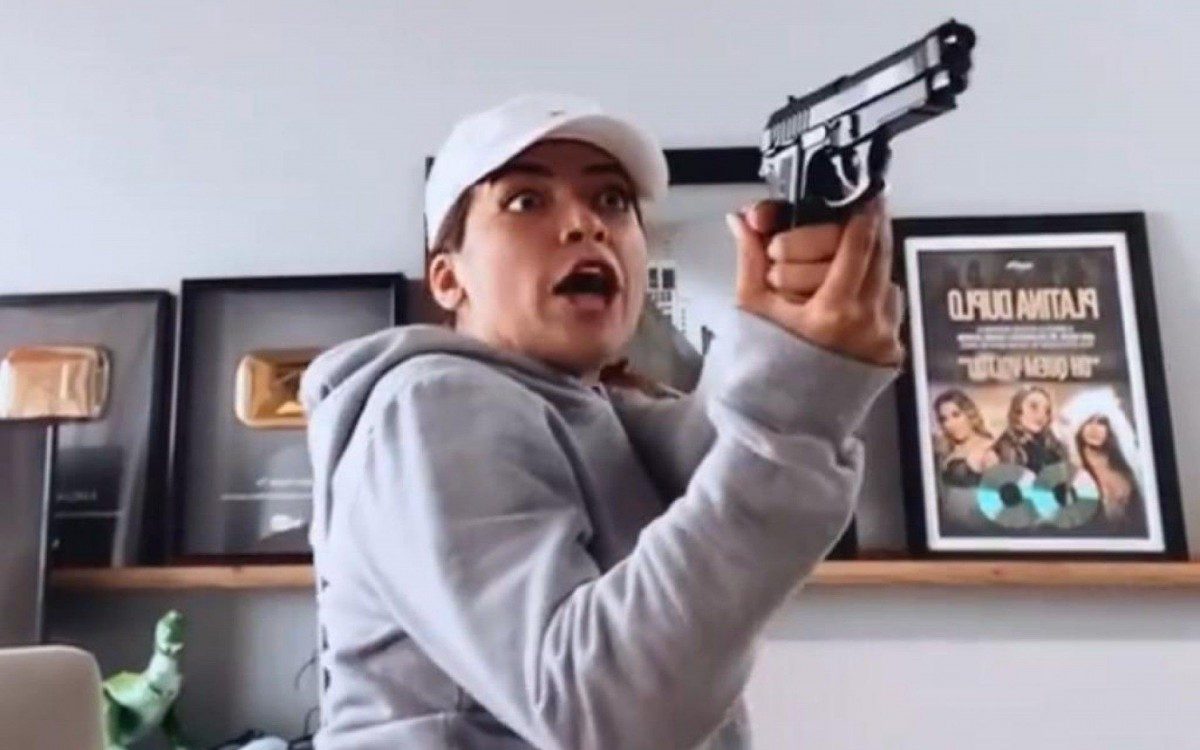 Dani Russo fala sobre ter armas em casa