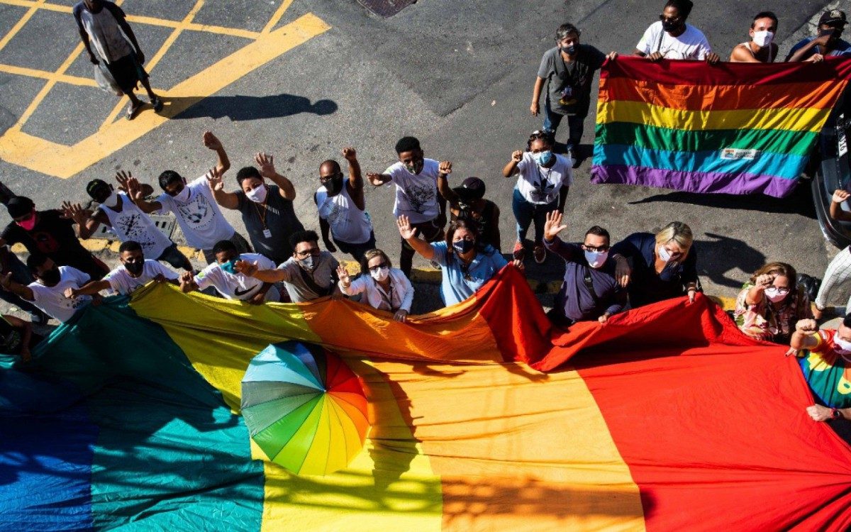 Cerca de 50 pessoas participaram do ato