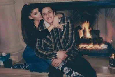 Ariana Grande se casa com Dalton Gomez em cerimônia íntima