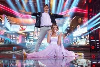 Em disputa acirrada, Maria Joana leva à melhor na estreia da 'Super Dança dos Famosos'