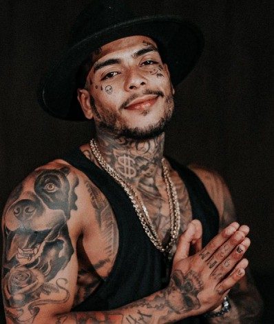 No velório do artista, na quadra da Unidos de Vila Maria (SP), mulher dele chamou amigos de 'sanguessugas' - Reprodução