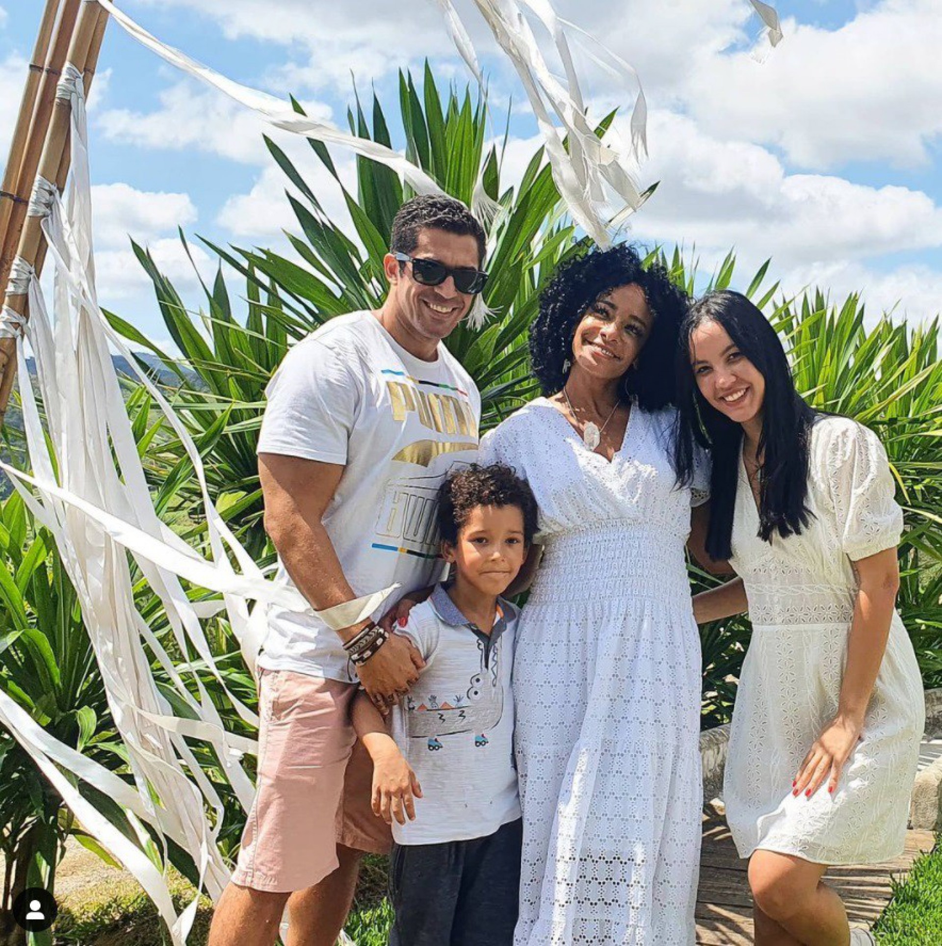 Alinne Prado e a família - Reprodução/Instagram