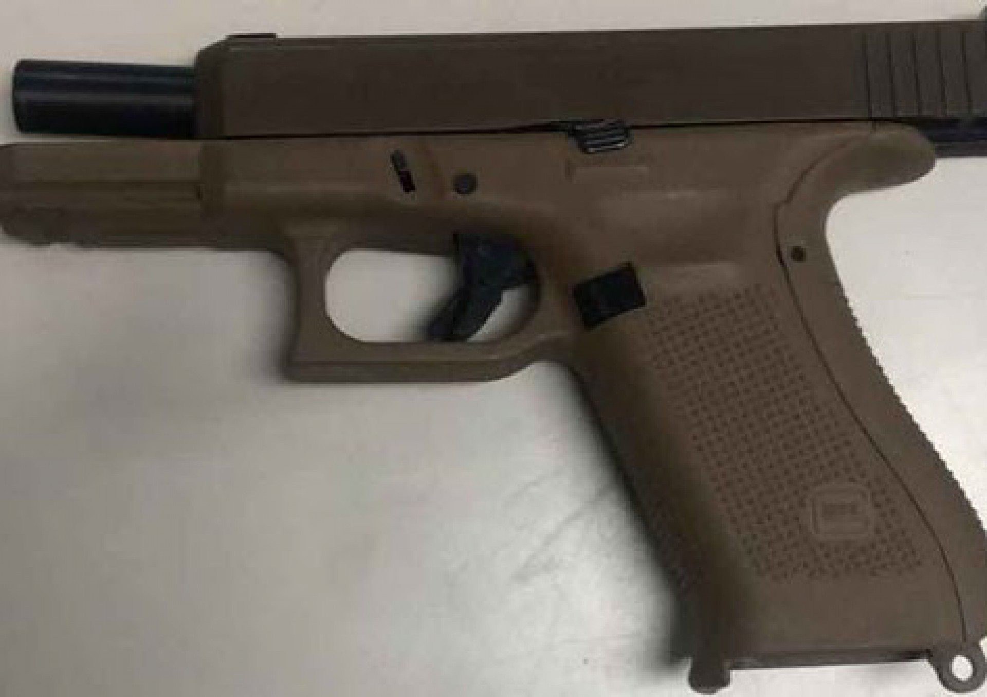 Uma das pistolas apreendidas - Reprodu&ccedil;&atilde;o