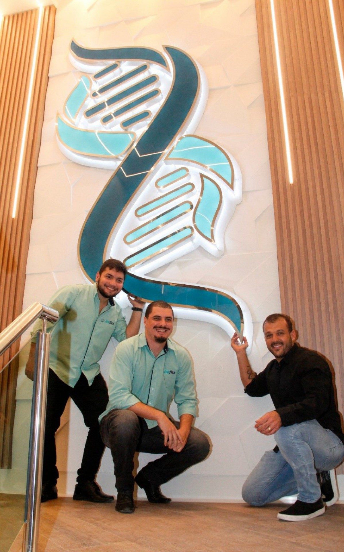 O empresário Henrique Vieira inaugura mega SegMedic, em Nilópolis.