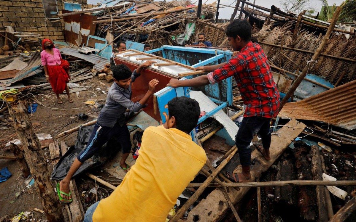 A tempestade chegou ao solo no estado de Gujarat, aumentando a press&atilde;o no momento em que a &Iacute;ndia enfrenta um pico surpreendente de casos e mortes de covid-19.