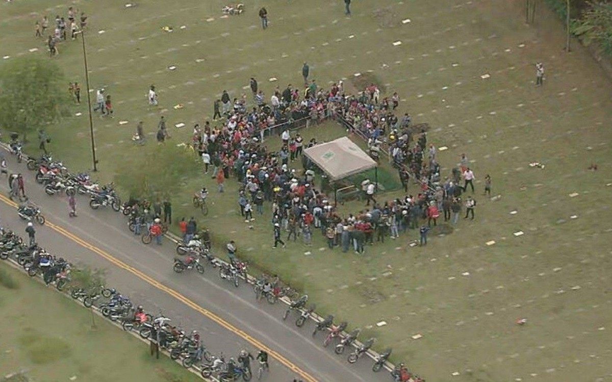 Corpo de MC Kevin foi sepultado no Cemitério Parque dos Pinheiros, na Zona Norte de São Paulo - Reprodução/TV Globo