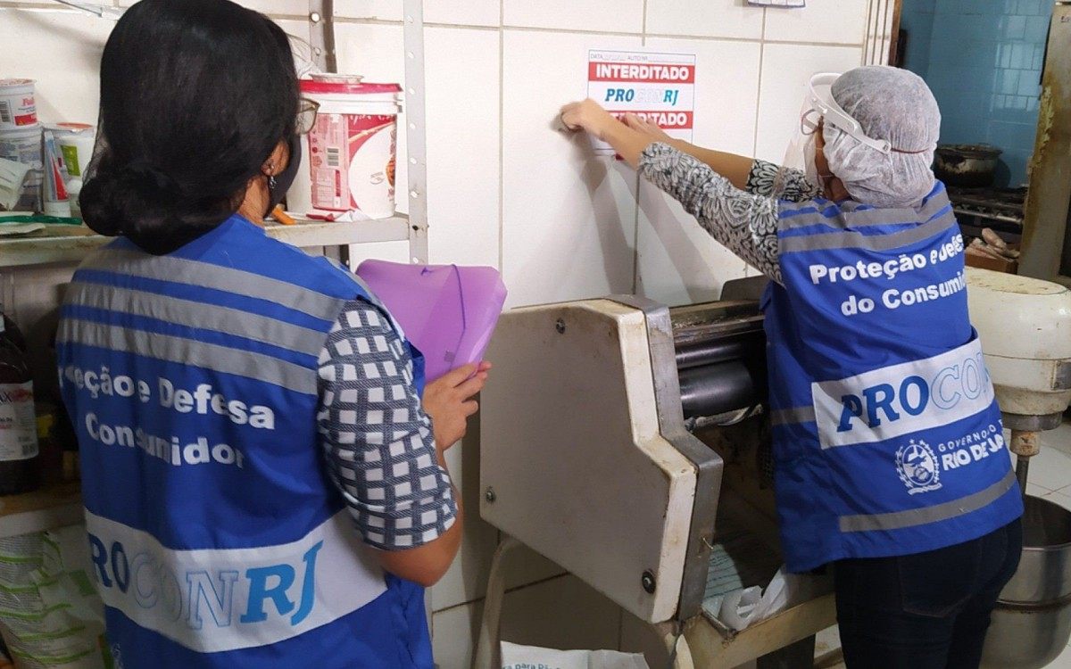 Estabelecimento foi interditado pelos agentes