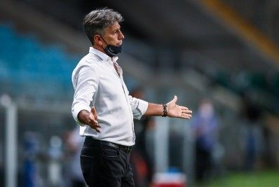 Timão oficializa proposta, apresenta projeto e aguarda resposta de Renato Gaúcho