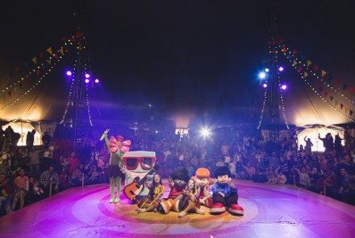 Ádila Mizrahy, do grupo 3 Palavrinhas, faz live especial sobre Maio Laranja