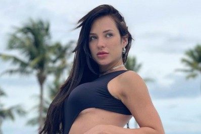 Fotos! Ex-BBB Gabi Martins sensualiza e exibe tatuagem íntima