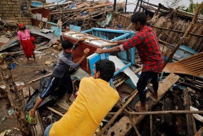 Índia busca 80 trabalhadores desaparecidos no mar após ciclone