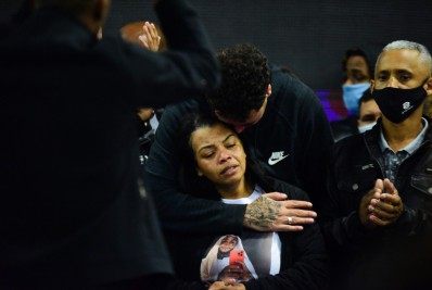 Corpo de MC Kevin é velado na quadra da Unidos de Vila Maria