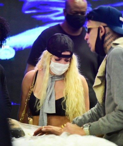 Ex-BBB Jacqueline no velório de MC Kevin - Ag. News
