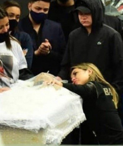 Deolane Bezerra, viúva de MC Kevin, se despede do cantor - Reprodução Internet