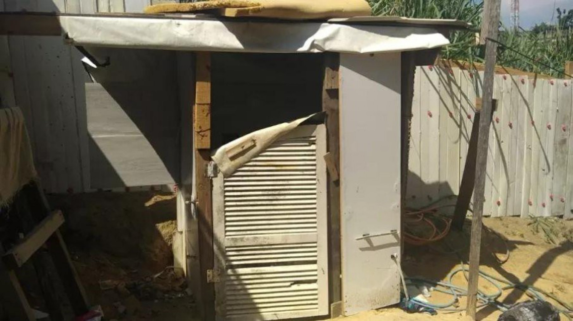 'Humilhante para o ser humano', diz delegado sobre criança autista mantida em canil na Baixada