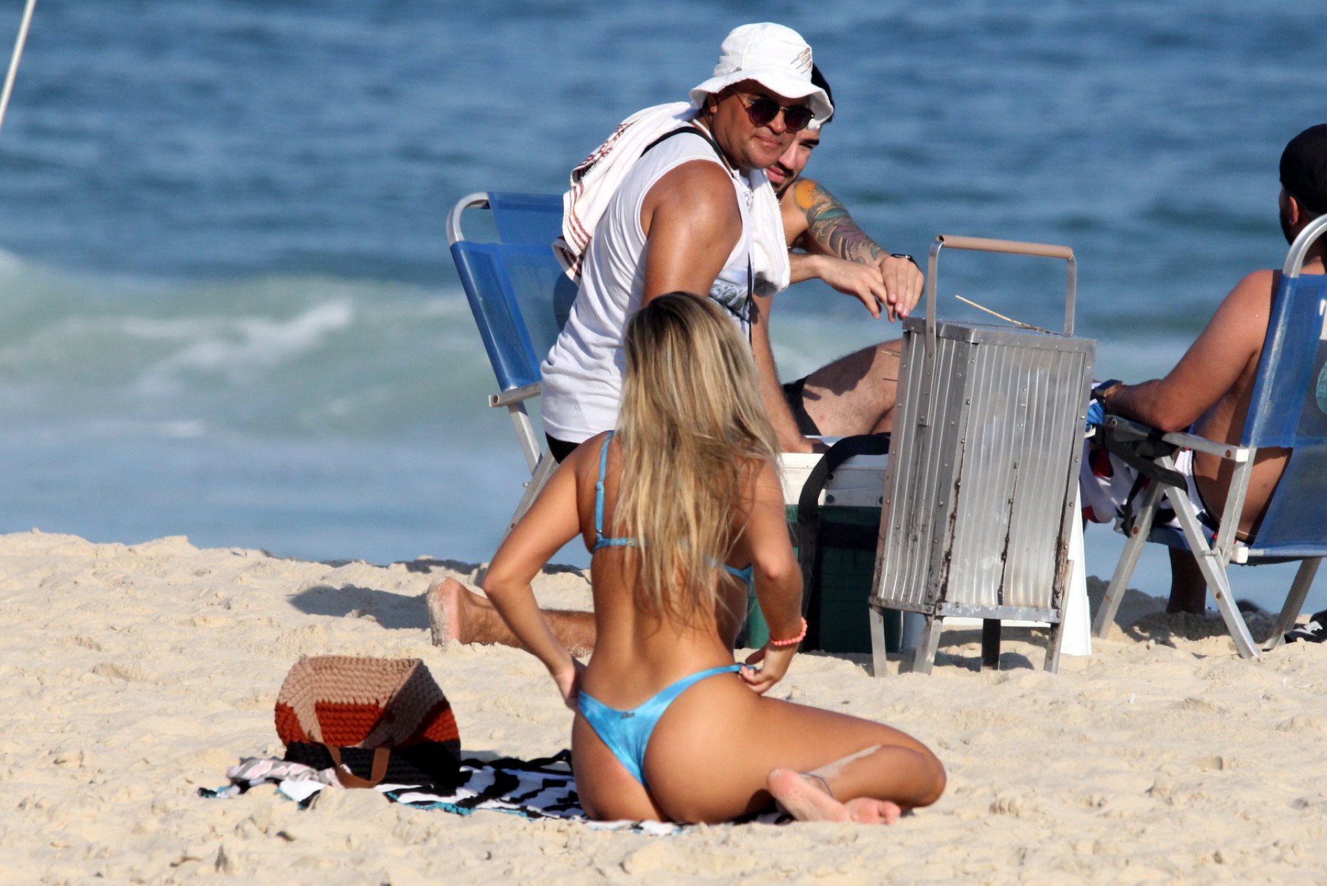 Carol Portaluppi curte dia de sol na Praia de Ipanema, na Zona Sul do Rio - JC Pereira / Ag. News