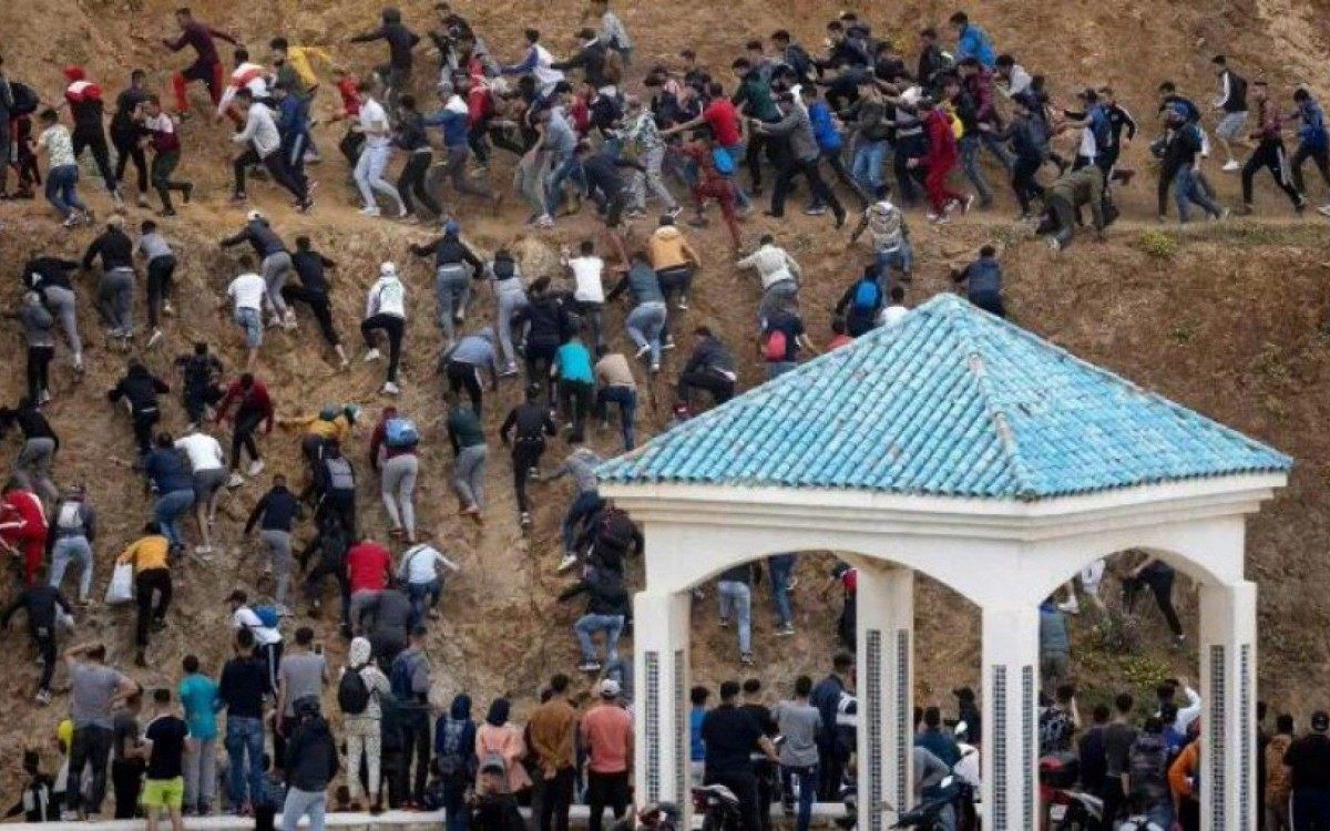 Marroquinos tentando entrar em território europeu