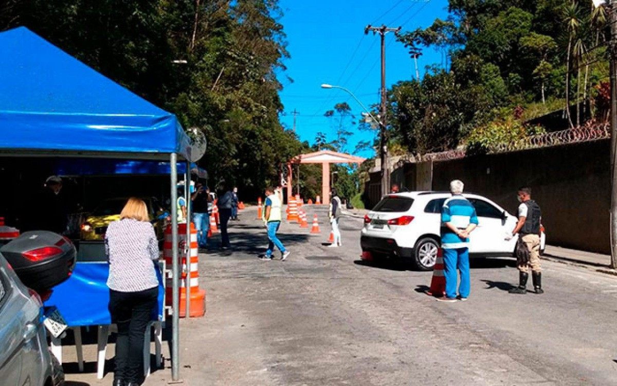 Trabalho realizado nas barreiras sanitárias é uma força tarefa de vários órgãos visando ao combate da COVID-19 na cidade