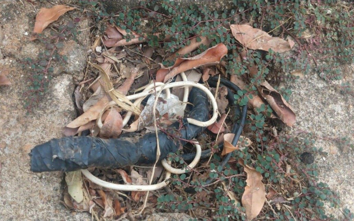 A praça pública, o valão e diversas ruas do bairro Boa Fortuna estariam sem assistência da prefeitura, segundo alguns moradores.