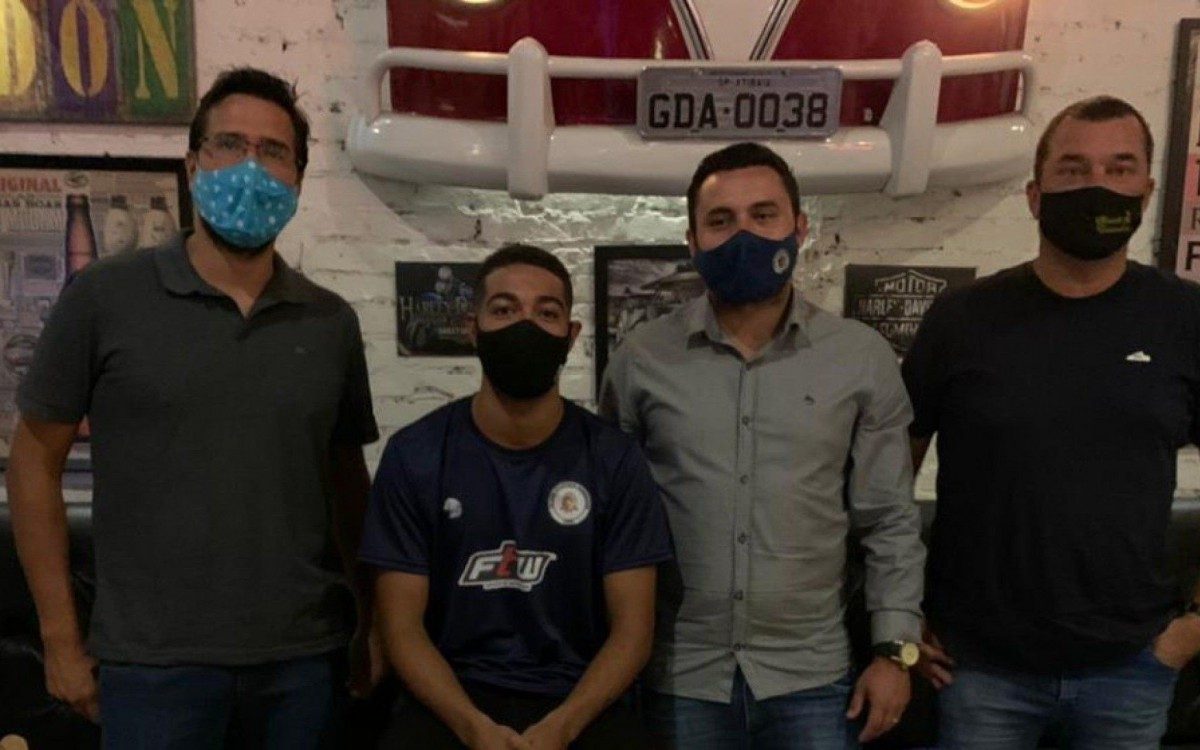 Thiago Ribeiro, de 21 anos, ter&aacute; a primeira oportunidade como profissional no pa&iacute;s ap&oacute;s a experi&ecirc;ncia no futebol universit&aacute;rio nos Estados Unidos