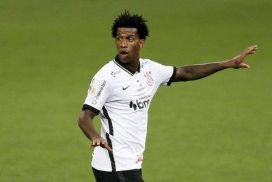 Gil, do Corinthians, nega que tenha sido procurado pelo Flamengo