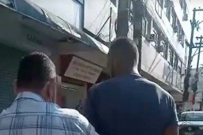 Suspeito de roubar farmácia e loja de cosméticos é preso em Magé