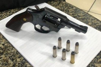 Pesquisa indica que somente 10% dos policiais apoiam liberação de armas de fogo para população