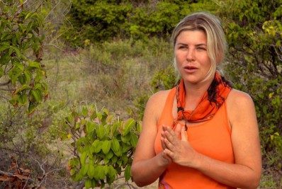 Íris Stefanelli chora ao relembrar briga com Ariadna