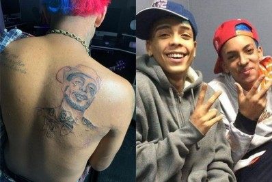 MC Brinquedo tatua o rosto de MC Kevin nas costas