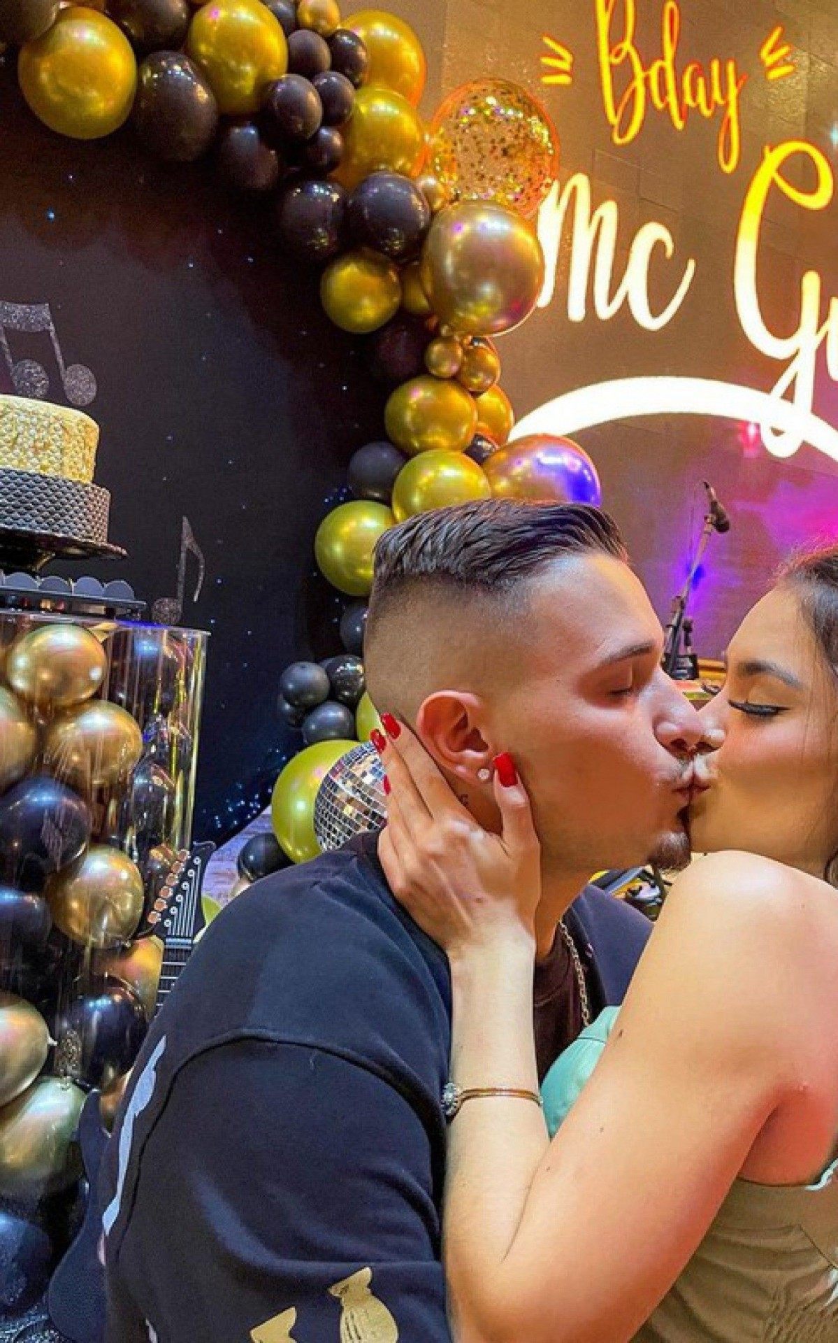 MC Gui faz festa para comemorar seus 23 anos em plena pandemia