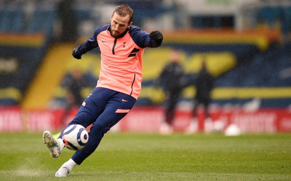 Ap&oacute;s anunciar a inten&ccedil;&atilde;o de mudar de ares, ap&oacute;s oito anos no Tottenham, Kane se tornou alvo de disputa, mas segue como capit&atilde;o da Inglaterra