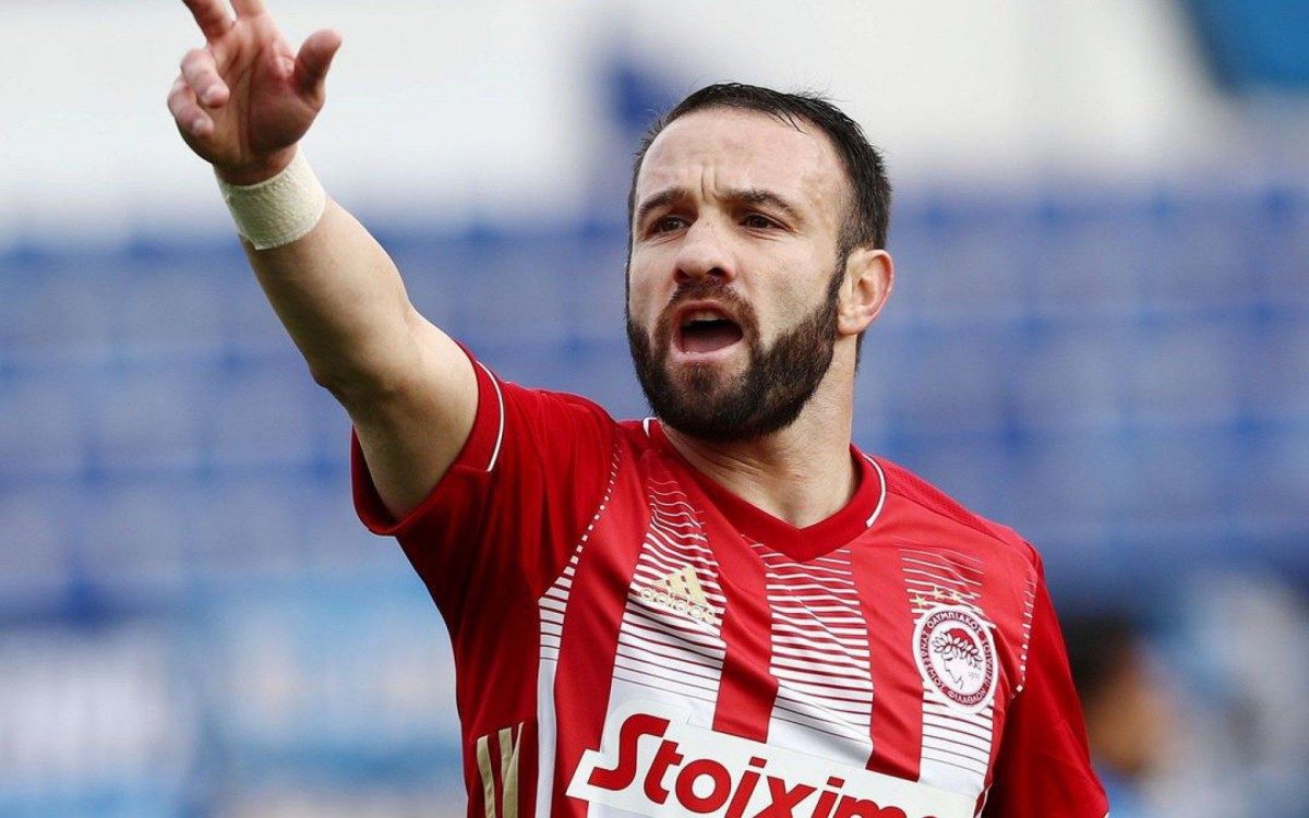 Atualmente no Olympiacos, o apoiador, de 36 anos, quebrou o sil&ecirc;ncio ap&oacute;s a volta de Benzema &agrave; sele&ccedil;&atilde;o francesa