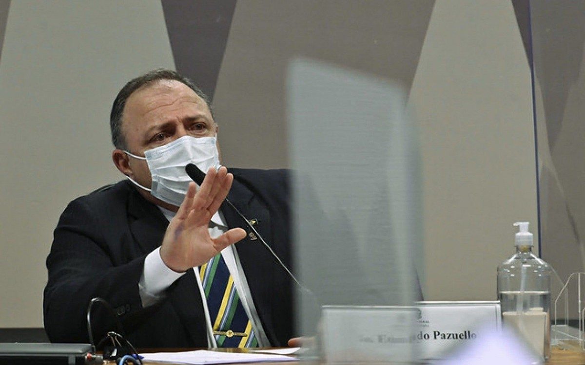 Ex-ministro da Sa&uacute;de, Eduardo Pazuello, durante sess&atilde;o da CPI