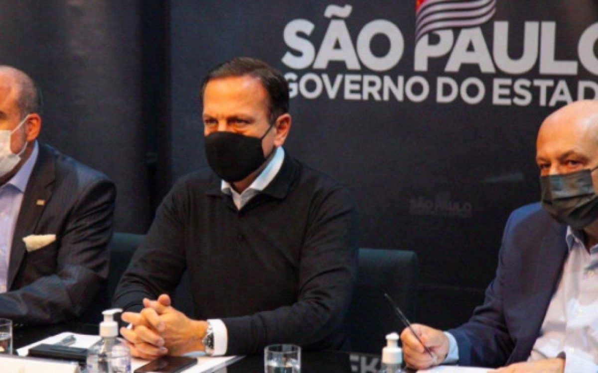 Na foto, &eacute; poss&iacute;vel notar tamb&eacute;m a presen&ccedil;a do diretor do Instituto Butantan, Dimas Covas, no encontro